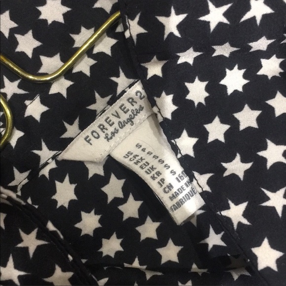 ‼️4 for $25‼️ Forever 21 STAR PATTERNED BUTTON DOWN - Picture 3 of 4
